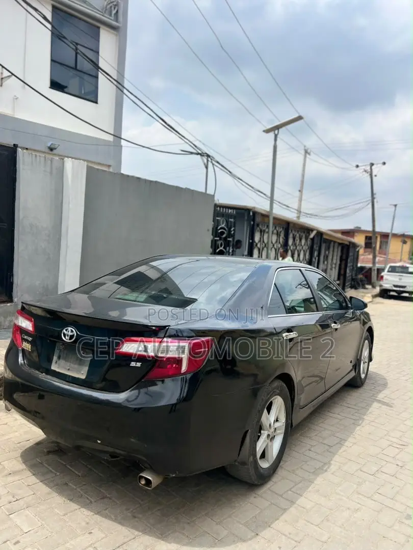 Toyota Camry SE 4dr Sedan (2.5L 4cyl 6A) 2013 Black