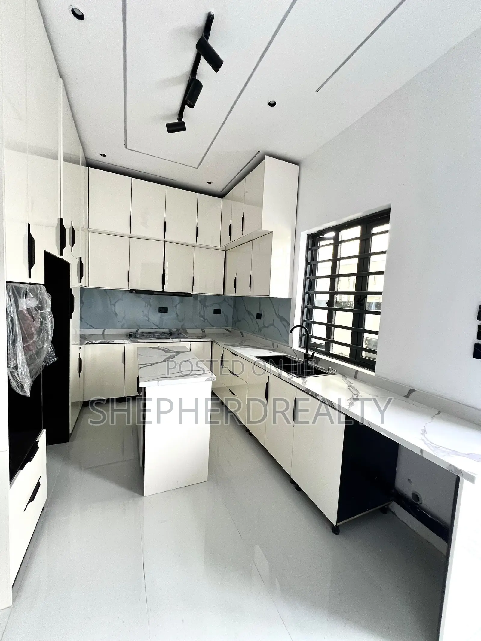4bdrm Duplex in Ado / Ajah for sale