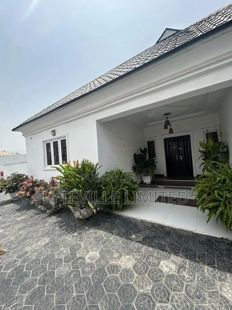 5bdrm Bungalow in Ogudu-Orioke for sale