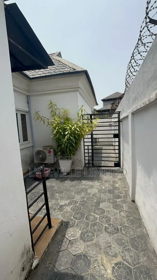 5bdrm Bungalow in Ogudu-Orioke for sale