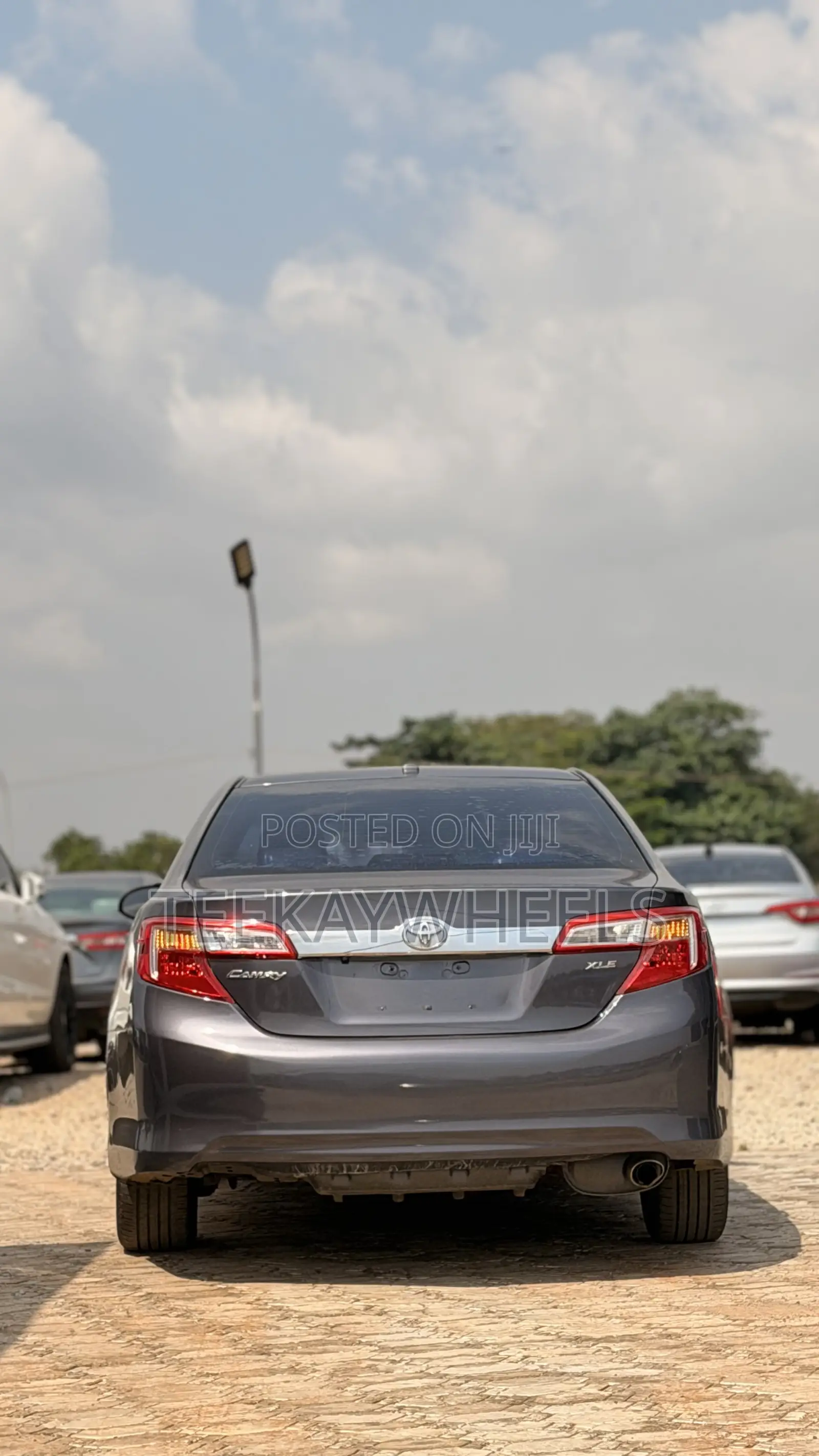 Toyota Camry XLE 4dr Sedan (2.5L 4cyl 6A) 2013 Gray