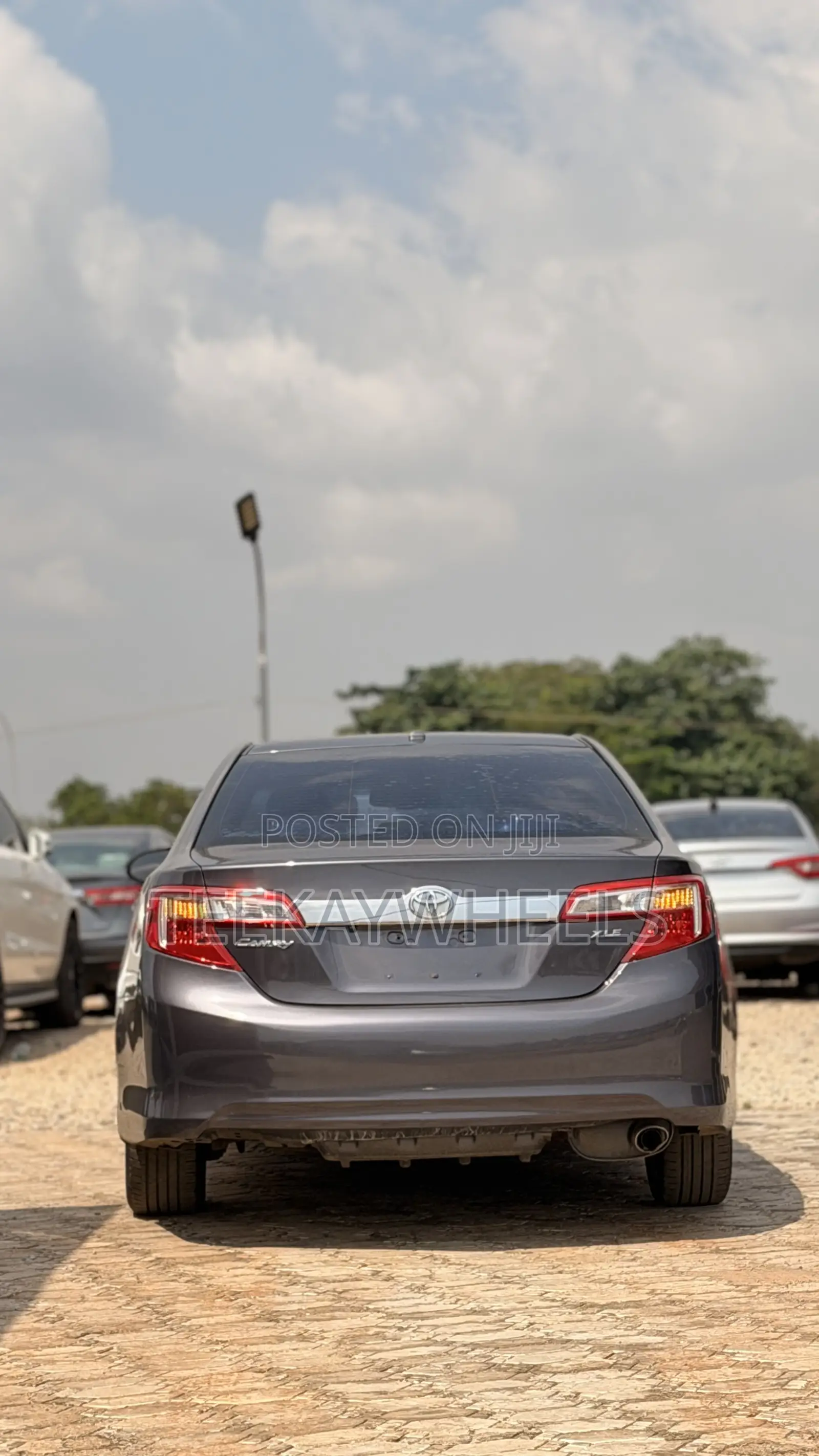 Toyota Camry XLE 4dr Sedan (2.5L 4cyl 6A) 2013 Gray