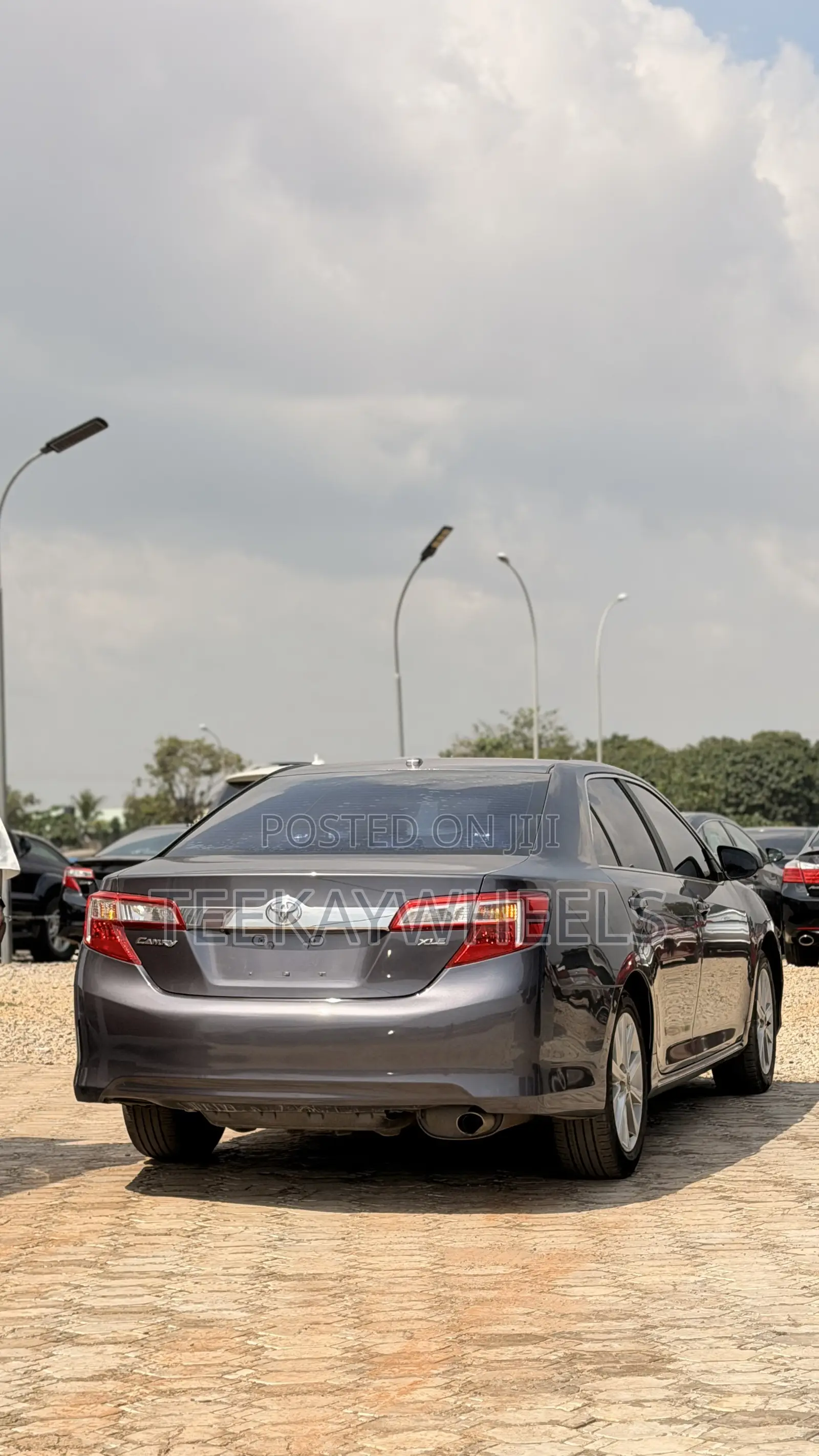 Toyota Camry XLE 4dr Sedan (2.5L 4cyl 6A) 2013 Gray