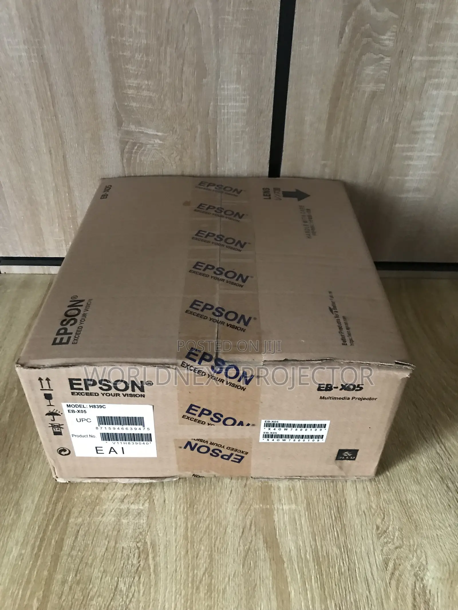 New Epson Projector Eb-X05 Available Very Portable Easy to Move