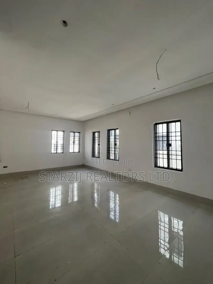 5bdrm Duplex in Jahi for sale