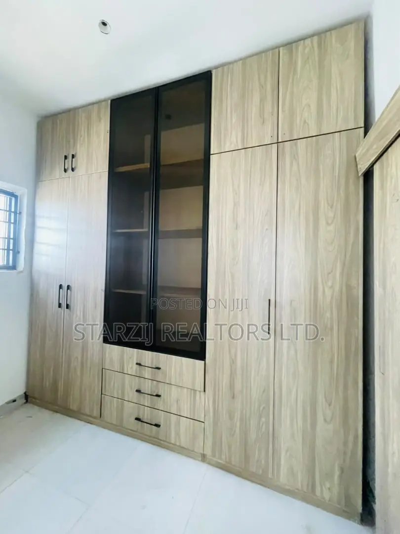 5bdrm Duplex in Jahi for sale