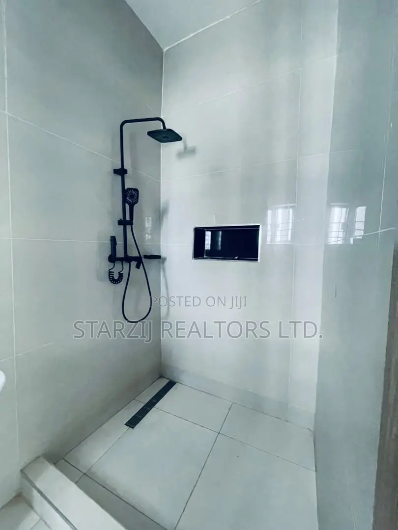 5bdrm Duplex in Jahi for sale