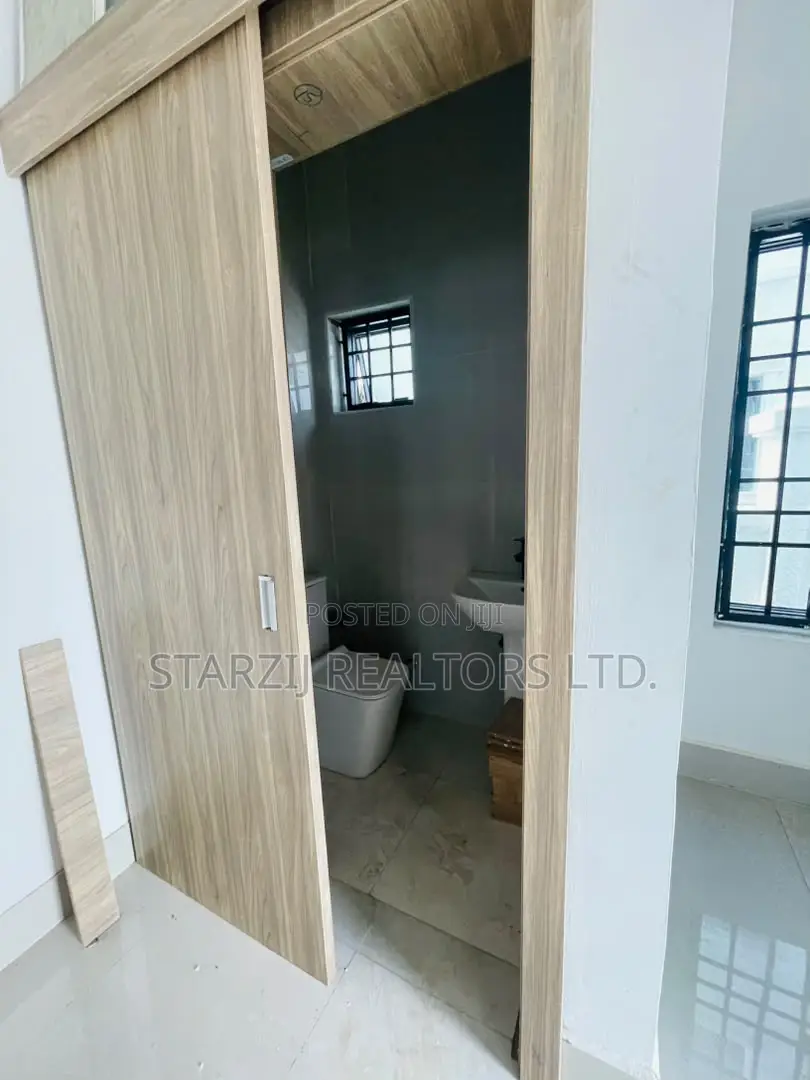 5bdrm Duplex in Jahi for sale