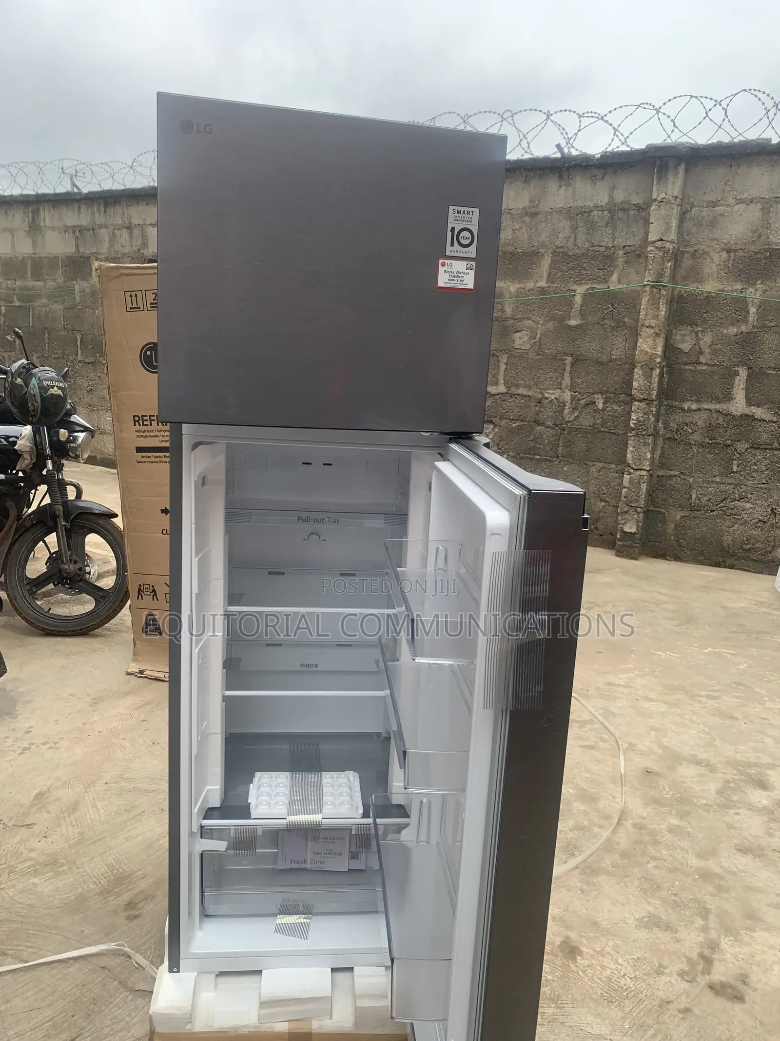 LG 287L Refrigerator With a Contemporary Kitchen-Friendly Design