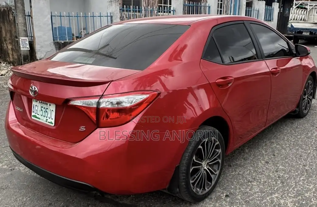 Toyota Corolla 2016 Red