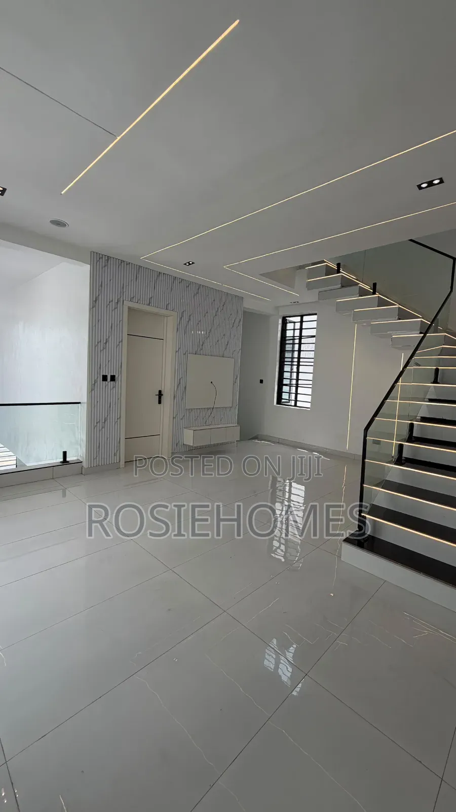 5bdrm Duplex in Chevron for sale