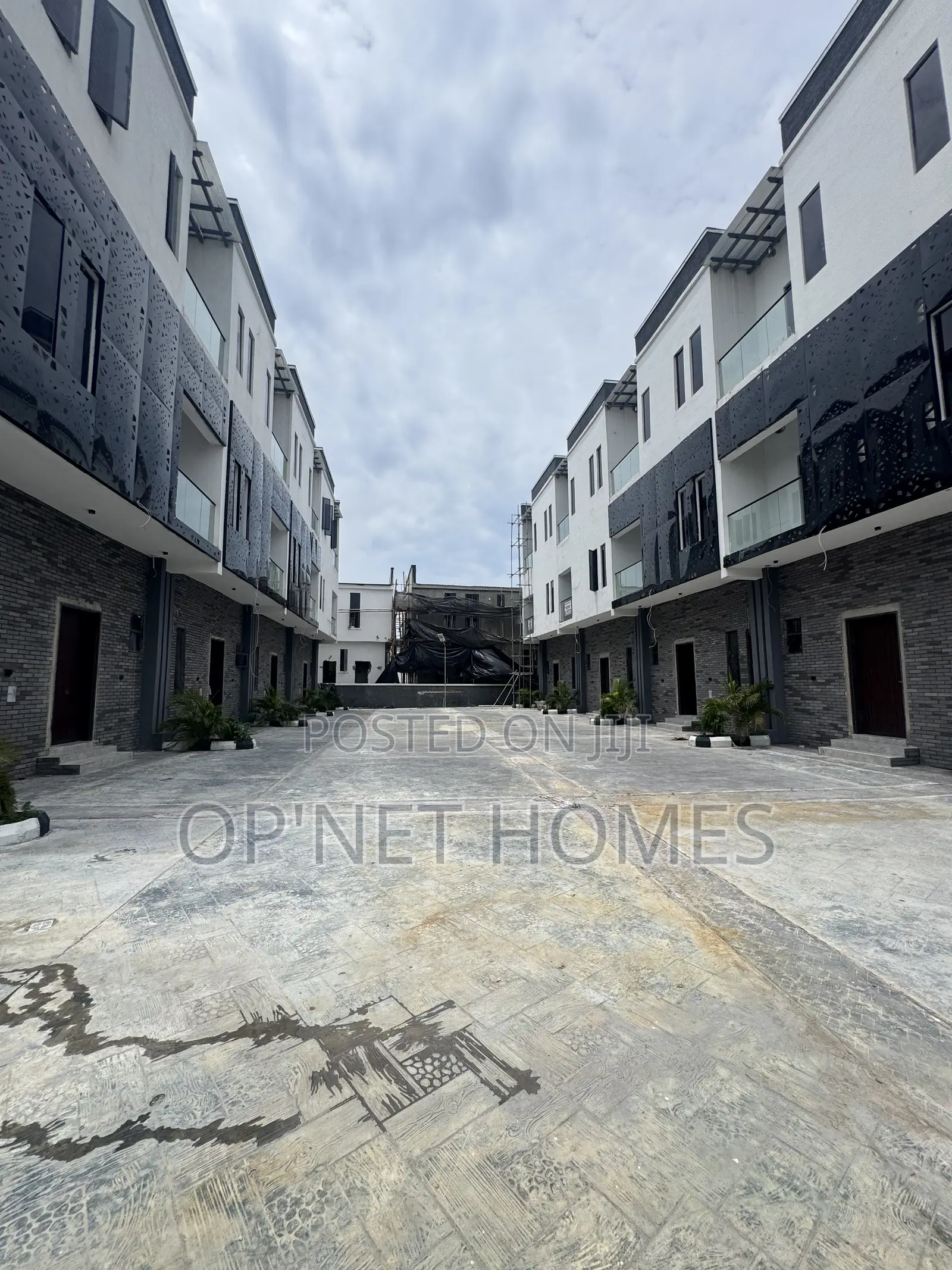 4bdrm Duplex in Lekki for sale