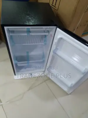 Royal RREF105BF – Practical Cooling for Everyday Business Needs