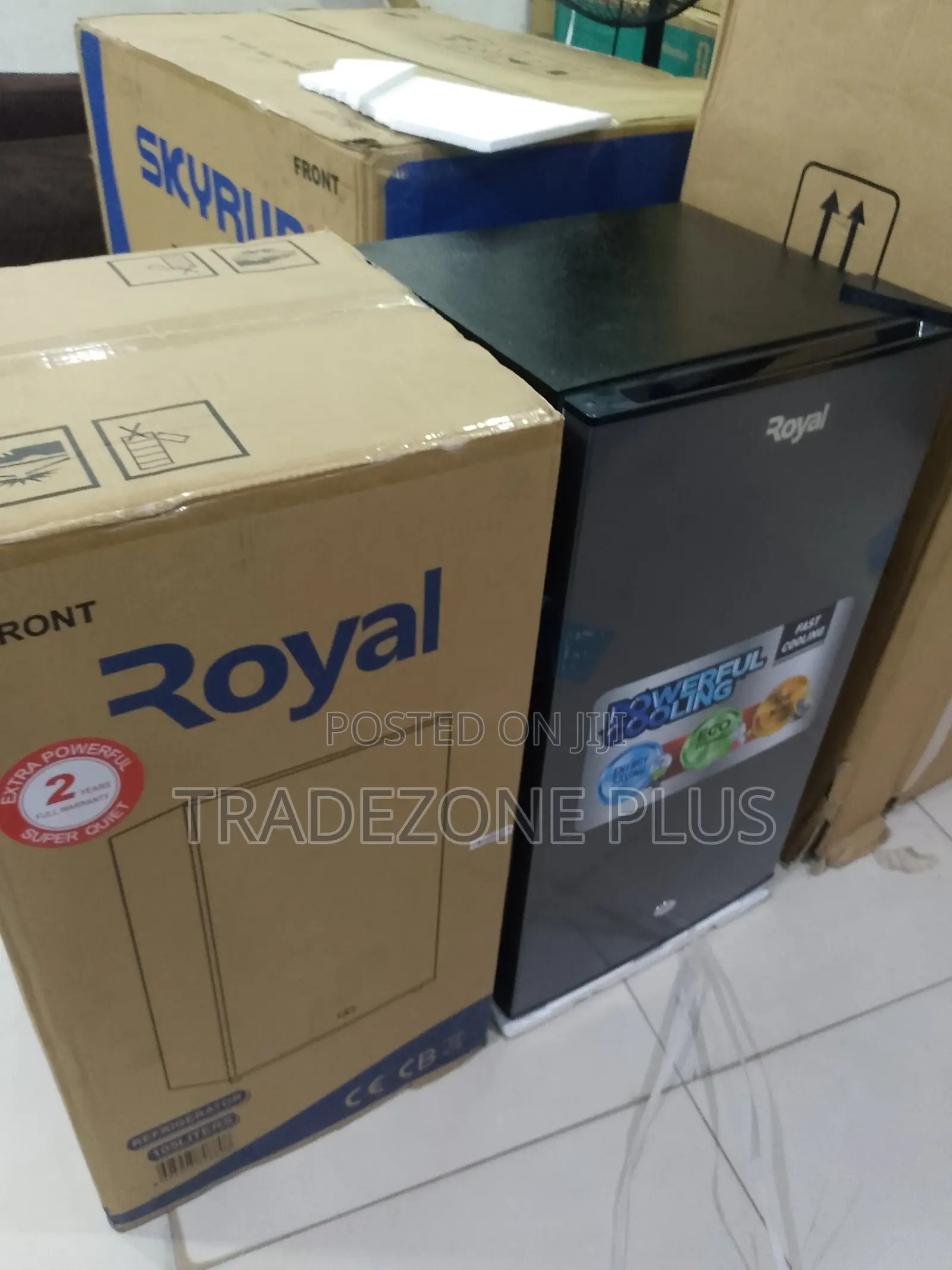 Royal RREF105BF – Practical Cooling for Everyday Business Needs