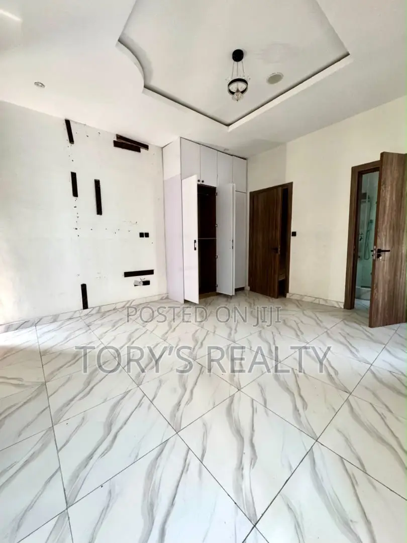 4bdrm Townhouse/Terrace in Lekki Phase 2 for sale