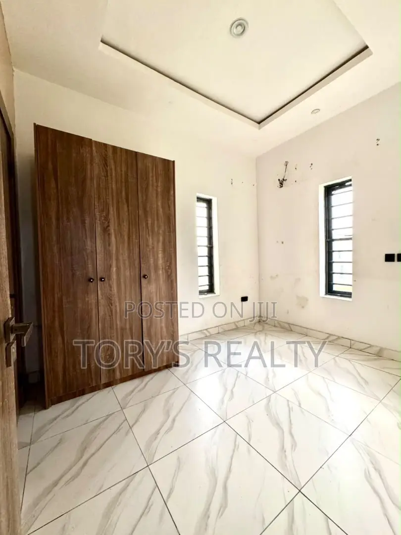4bdrm Townhouse/Terrace in Lekki Phase 2 for sale