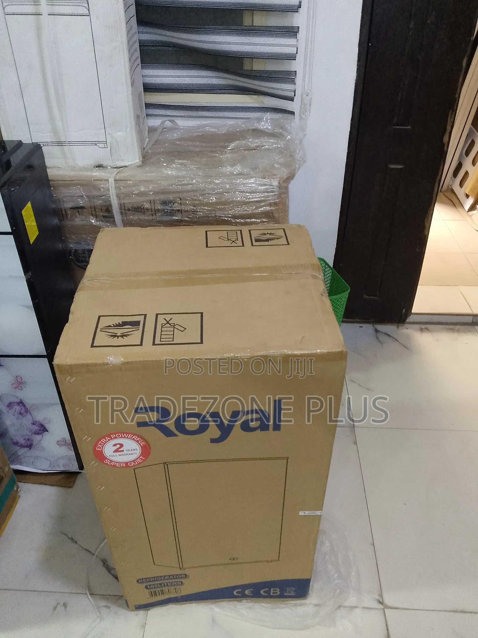 Royal Compact Refrigerator 105L – Model Number RREF105BF