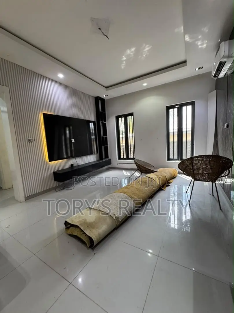 Studio Apartment in Adeola Odeku for rent