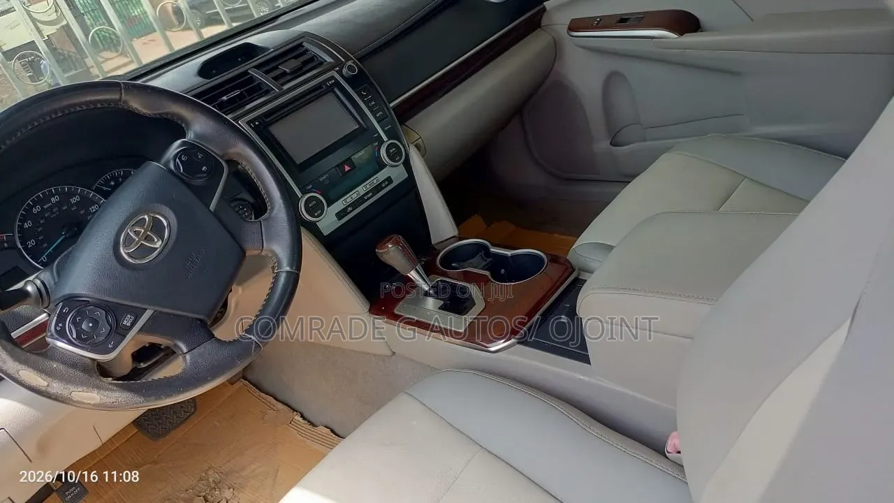 Toyota Camry XLE 4dr Sedan (2.5L 4cyl 6A) 2013 Silver