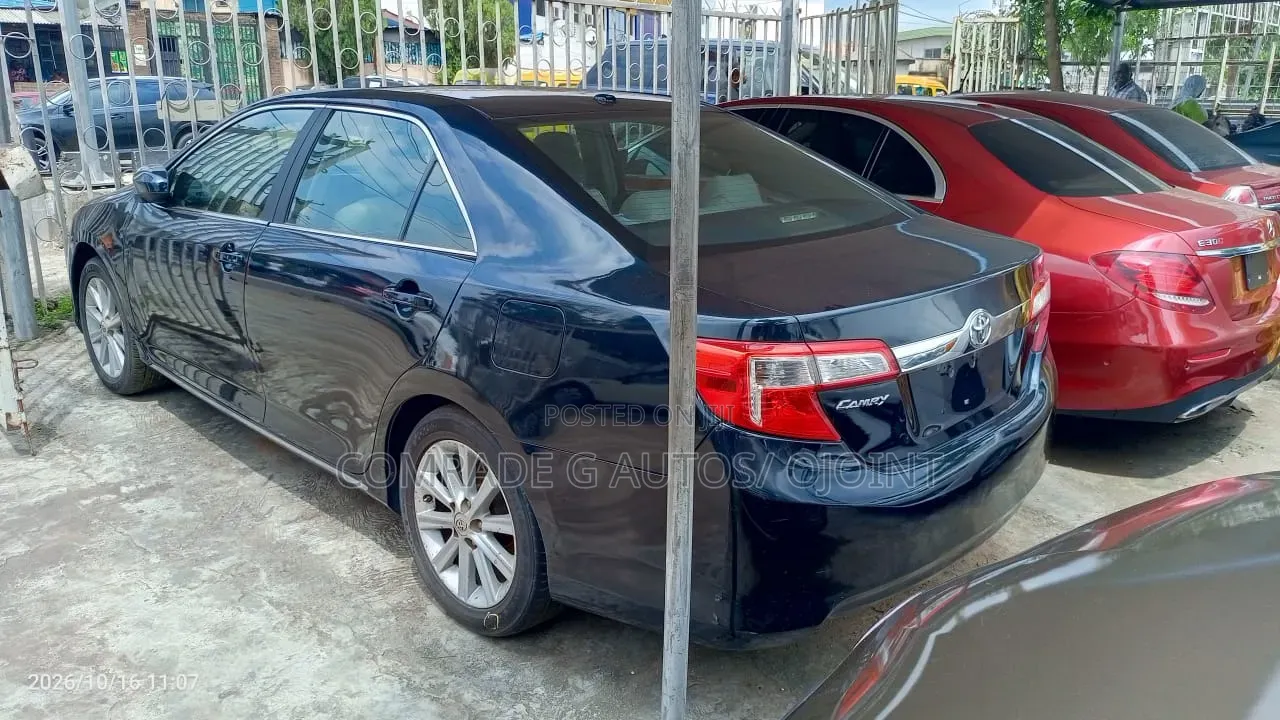 Toyota Camry XLE 4dr Sedan (2.5L 4cyl 6A) 2013 Silver