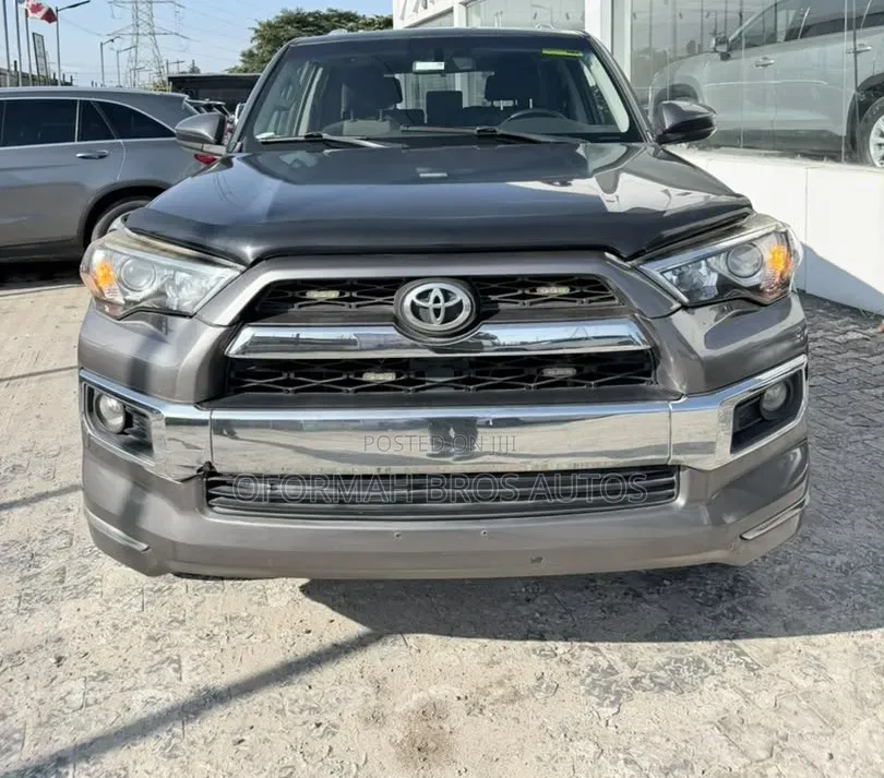 Toyota 4-Runner SR5 4dr SUV 4WD (4.0L 6cyl 5A) 2015 Gray