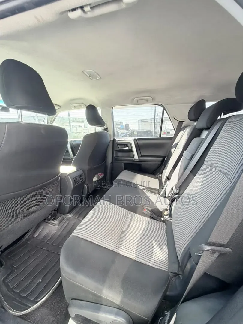 Toyota 4-Runner SR5 4dr SUV 4WD (4.0L 6cyl 5A) 2015 Gray