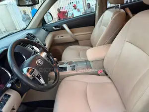 Toyota Highlander 2013 Red