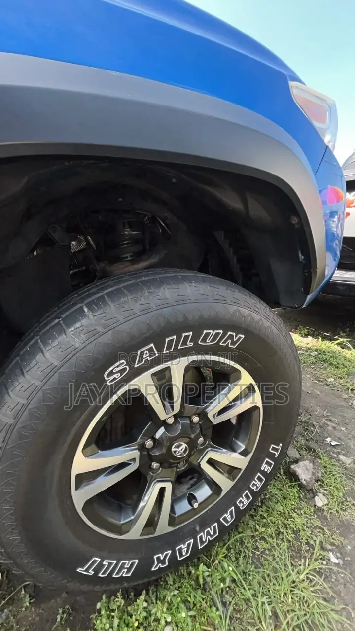 Toyota Tacoma 2017 Blue