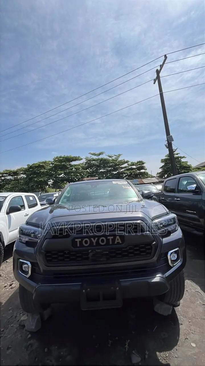 Toyota Tacoma 2023 Gray