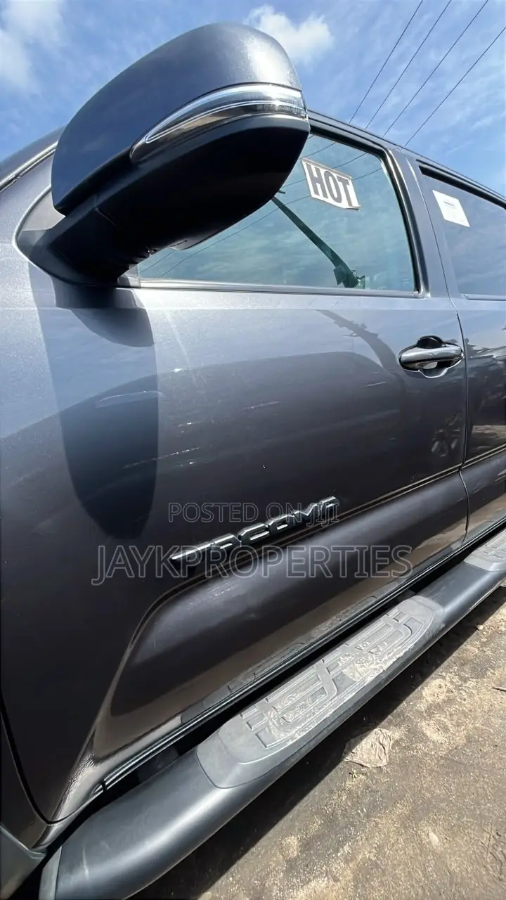 Toyota Tacoma 2023 Gray