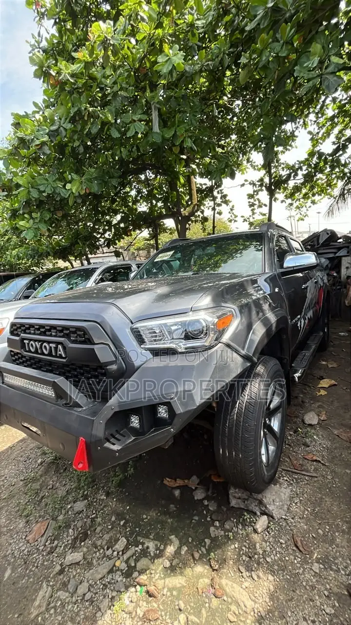 Toyota Tacoma 2018 Gray