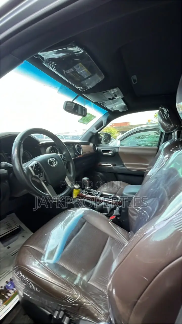 Toyota Tacoma 2018 Gray