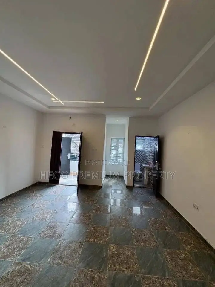 2bdrm Apartment in Sars Estate, Obio-Akpor for sale