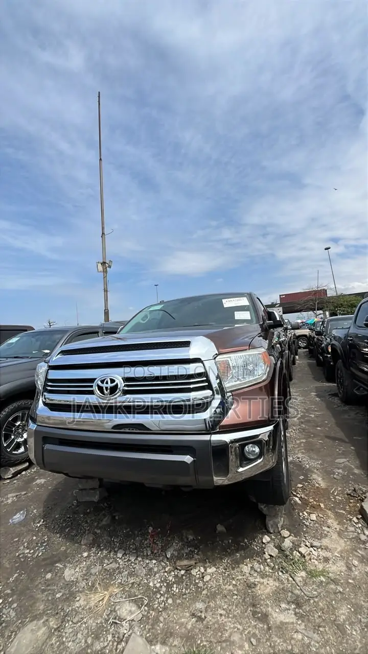 Toyota Tundra 2018 Brown