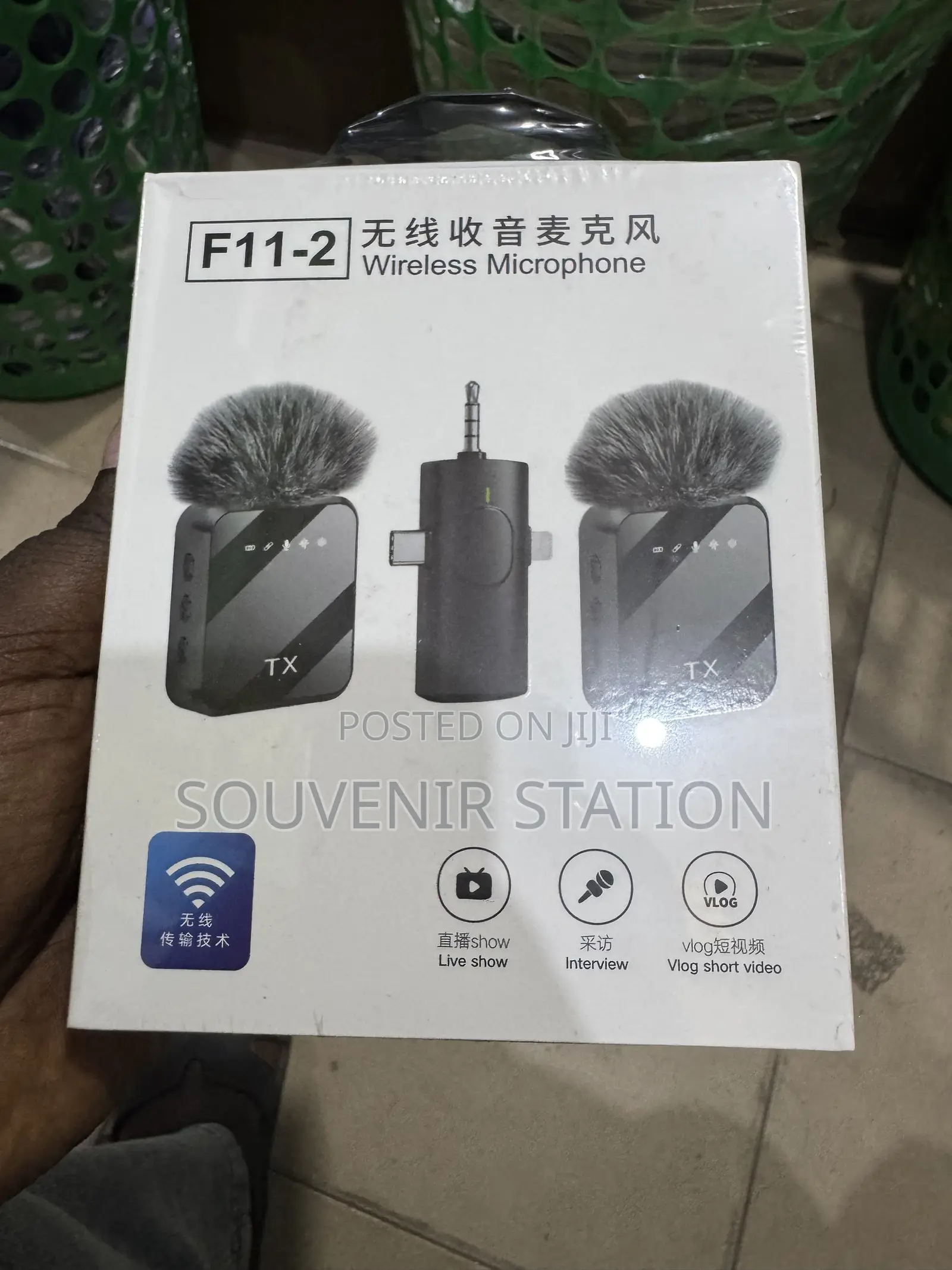 2 in 1 Wireless Lavalier Microphone for iPhone and TypeC