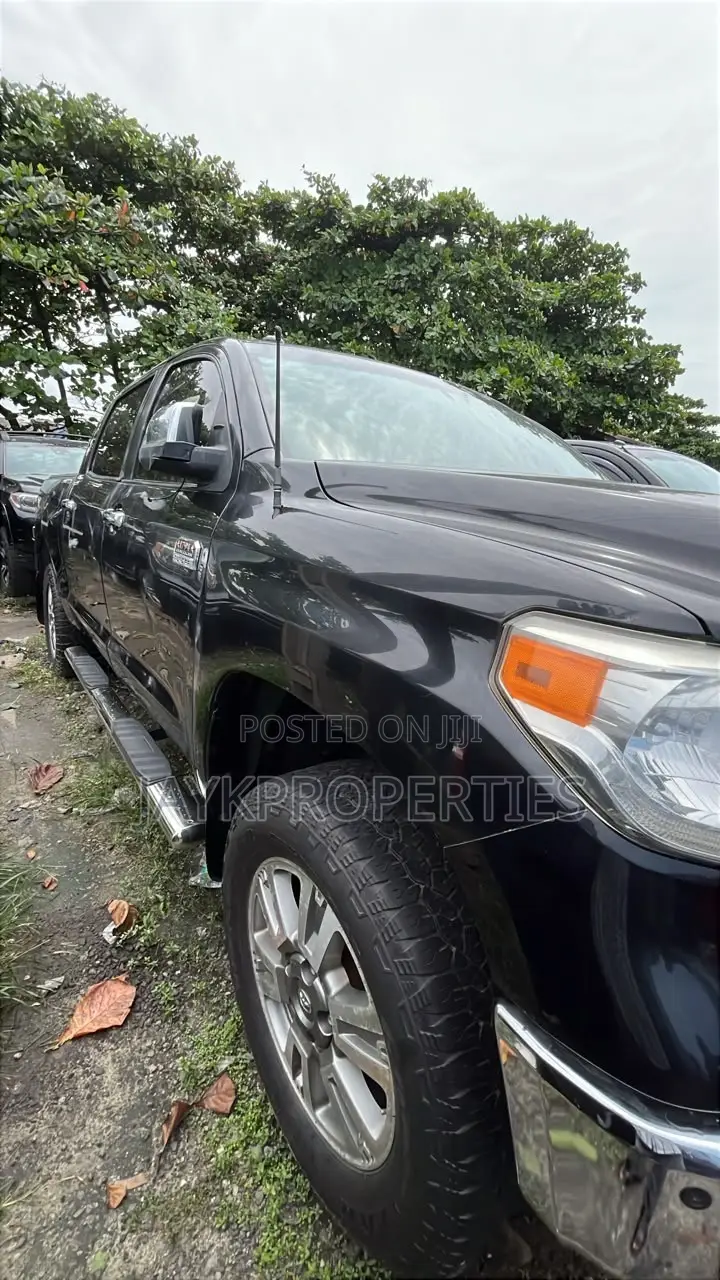 Toyota Tundra 2018 Black