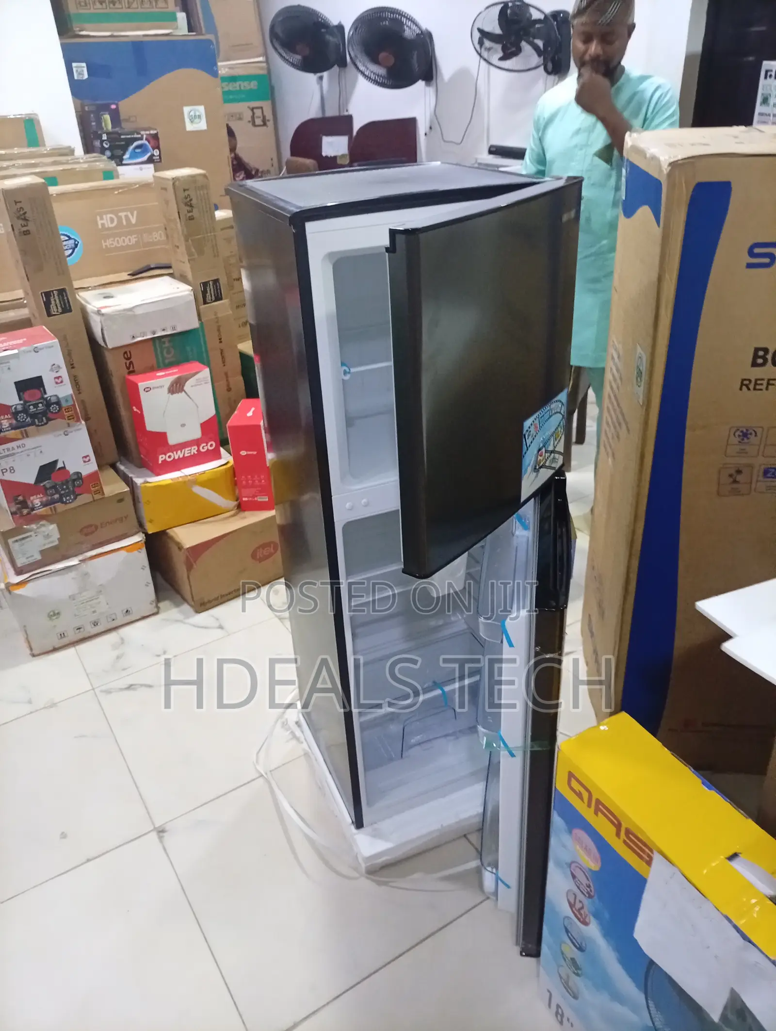 Ideal Office Fridge: Skyrun BCD-145A Compact Design
