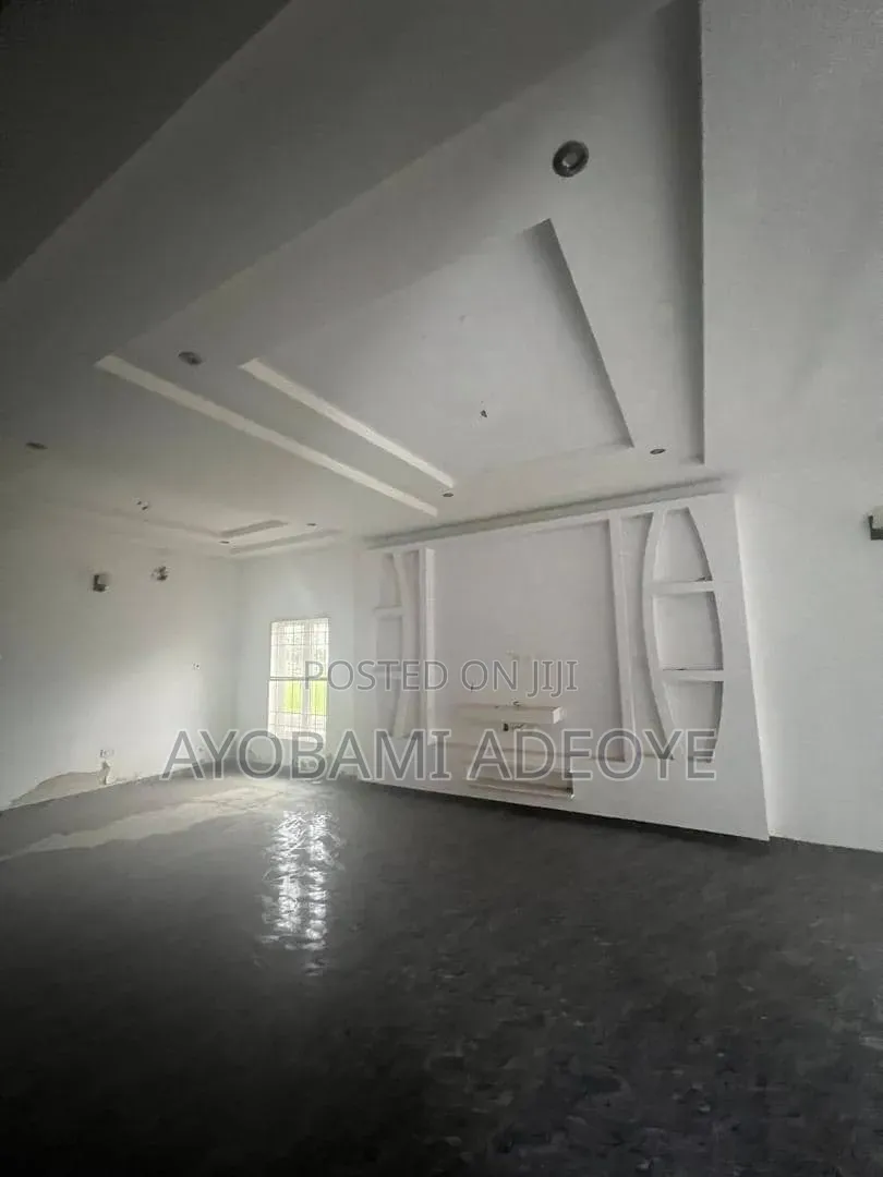 4bdrm Duplex in Lakeview Estate, Chevron for rent