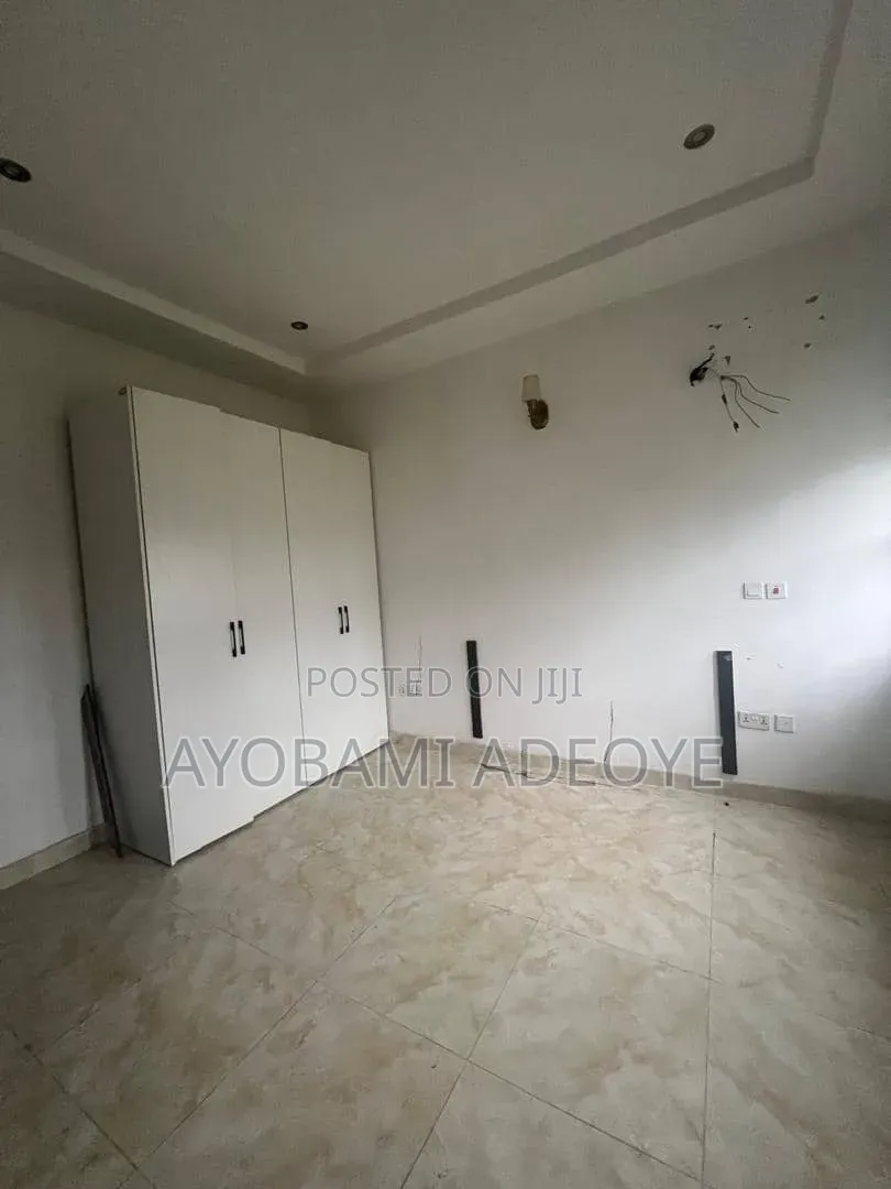 4bdrm Duplex in Lakeview Estate, Chevron for rent