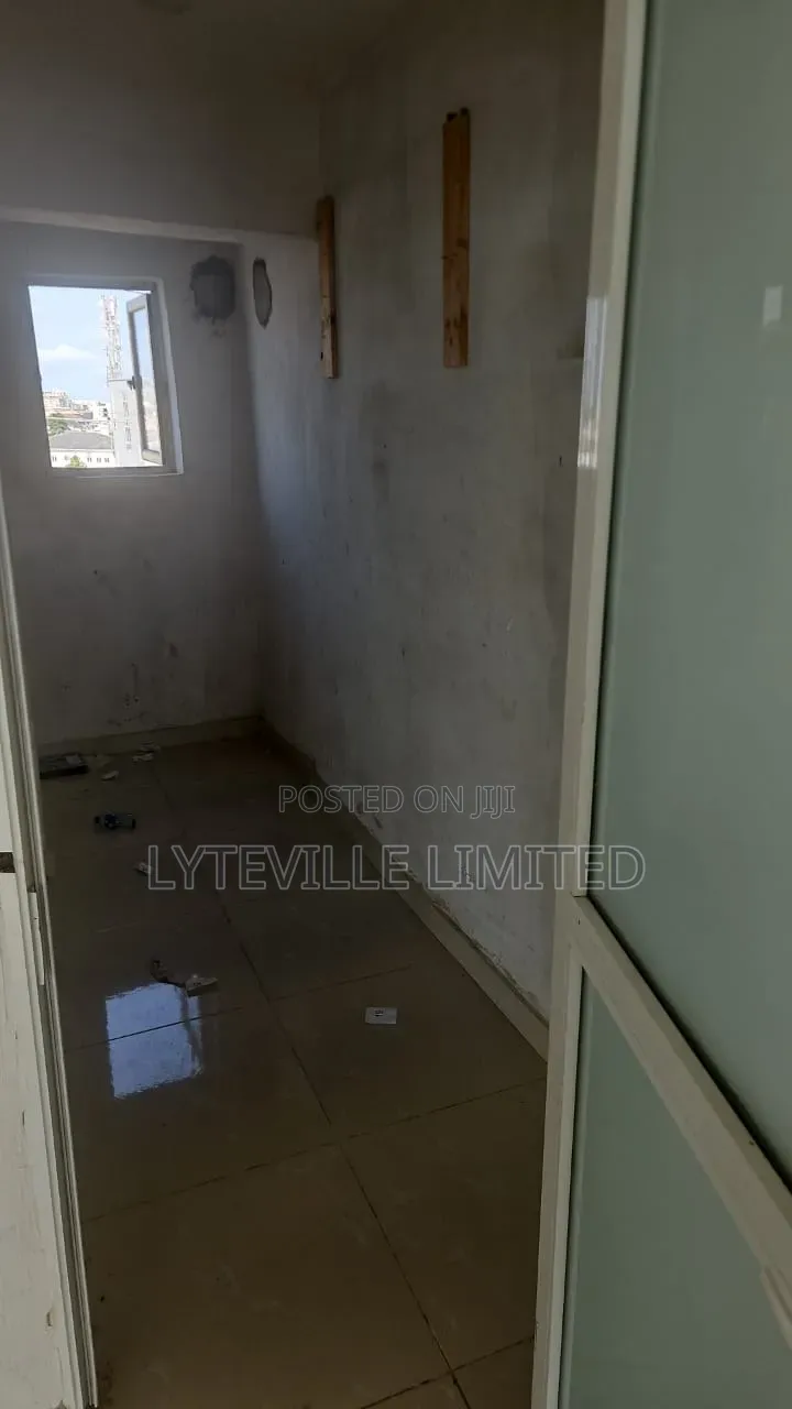Shop/Office Space 209sqm