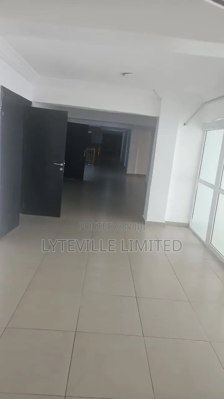 Shop/Office Space 209sqm