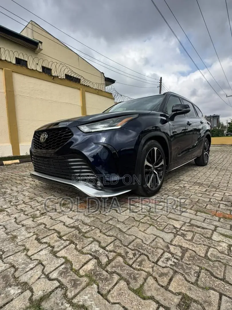 Toyota Highlander 2021 Blue