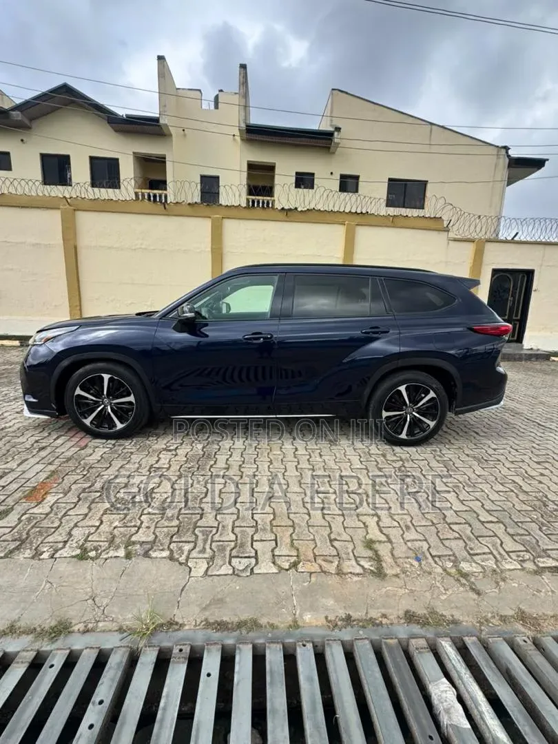 Toyota Highlander 2021 Blue