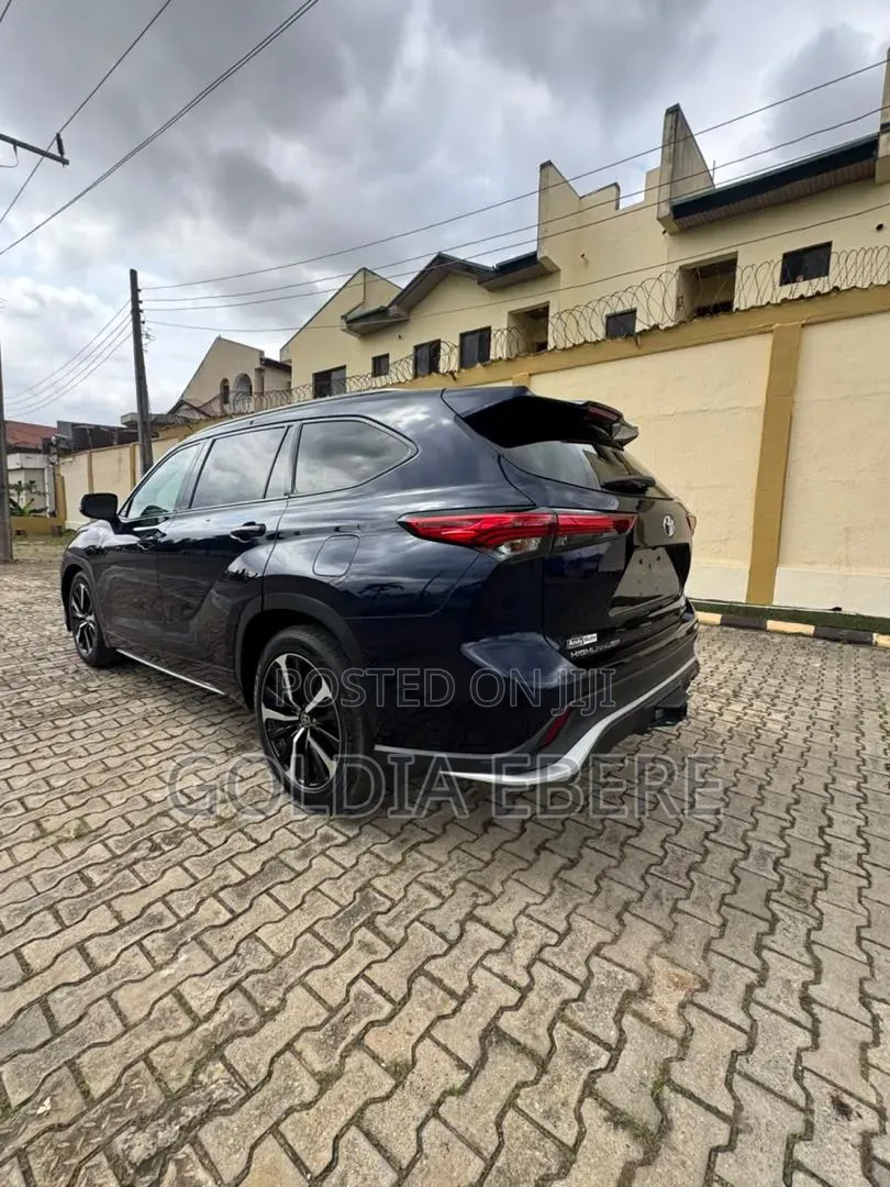 Toyota Highlander 2021 Blue