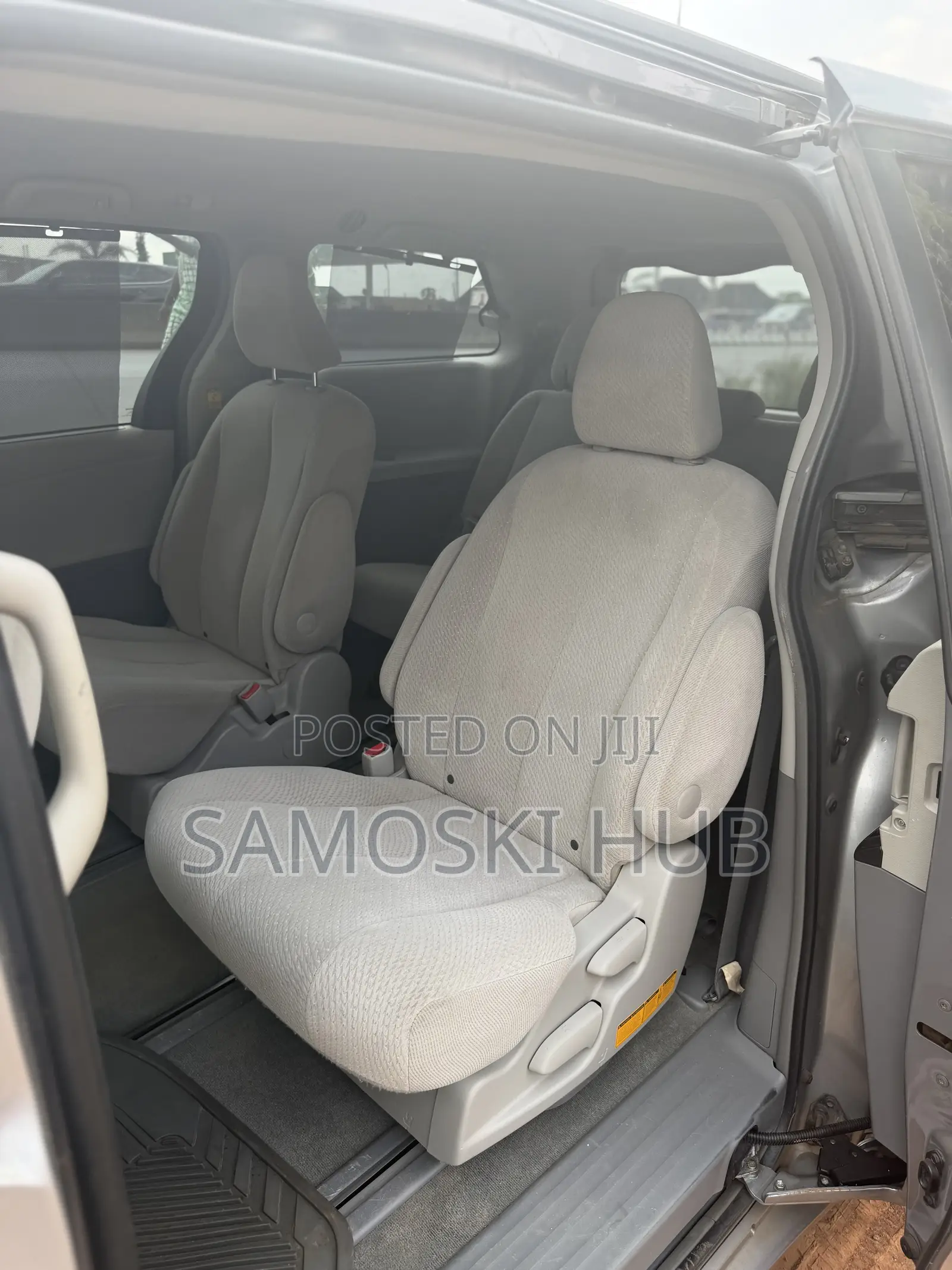 Toyota Sienna 2012 Silver