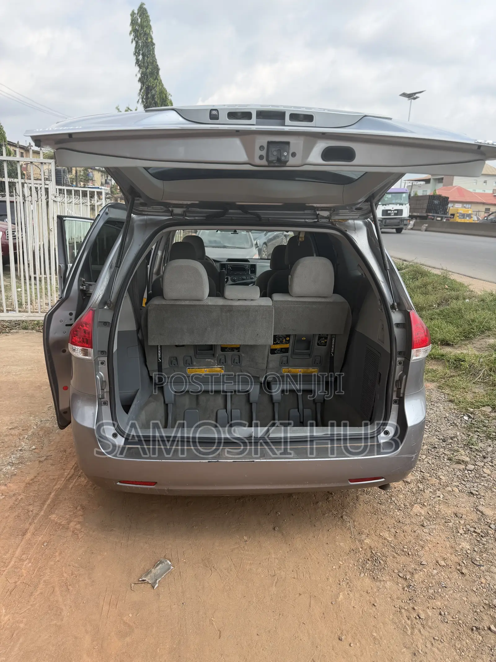 Toyota Sienna 2012 Silver