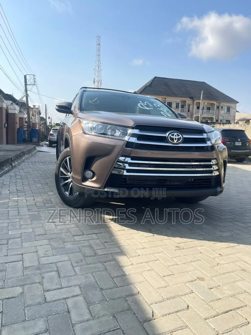 Toyota Highlander XLE 4x4 V6 (3.5L 6cyl 8A) 2017