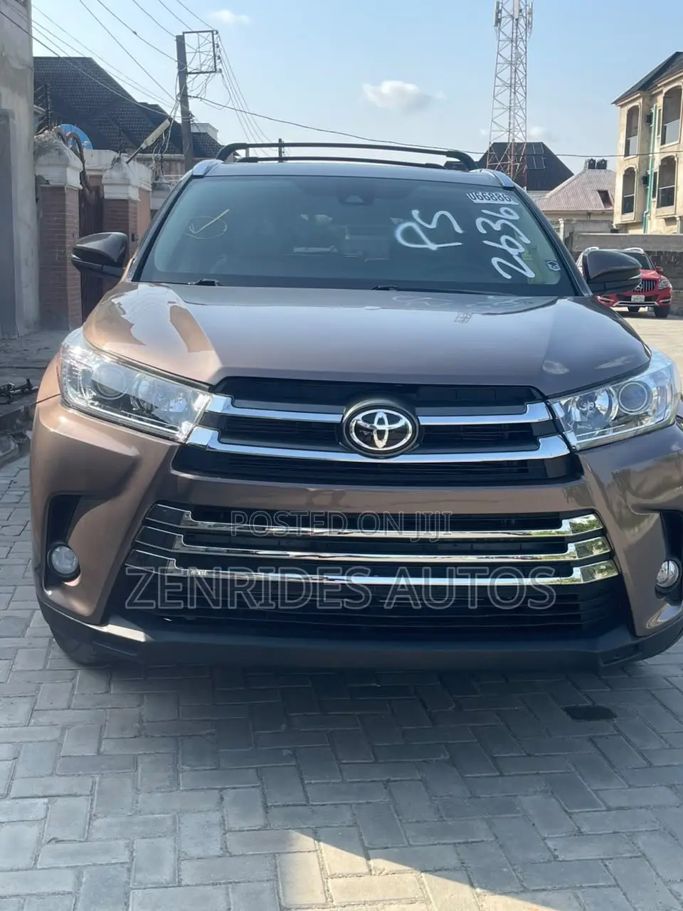 Toyota Highlander XLE 4x4 V6 (3.5L 6cyl 8A) 2017