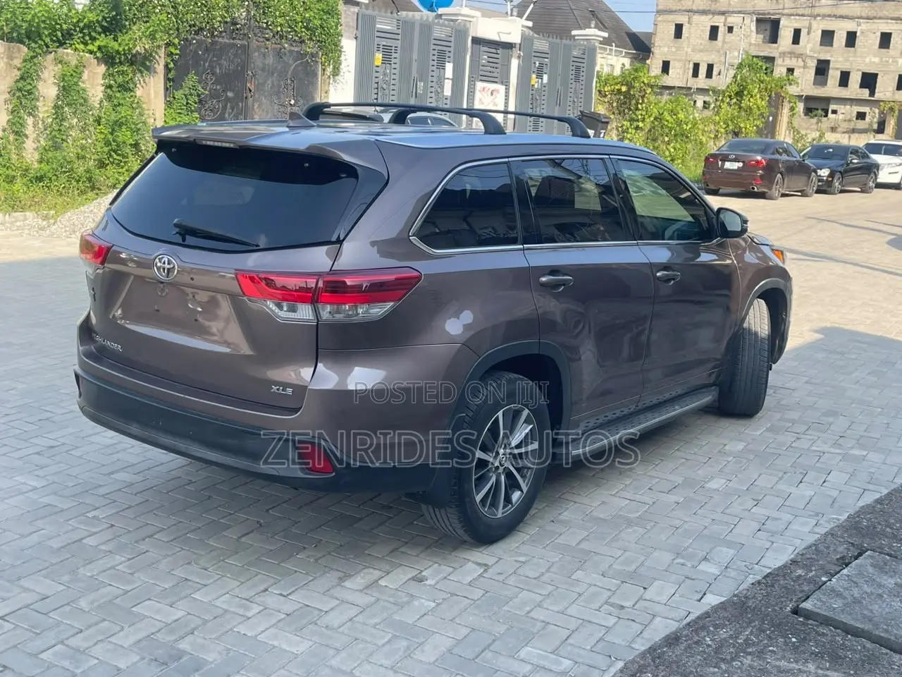 Toyota Highlander XLE 4x4 V6 (3.5L 6cyl 8A) 2017