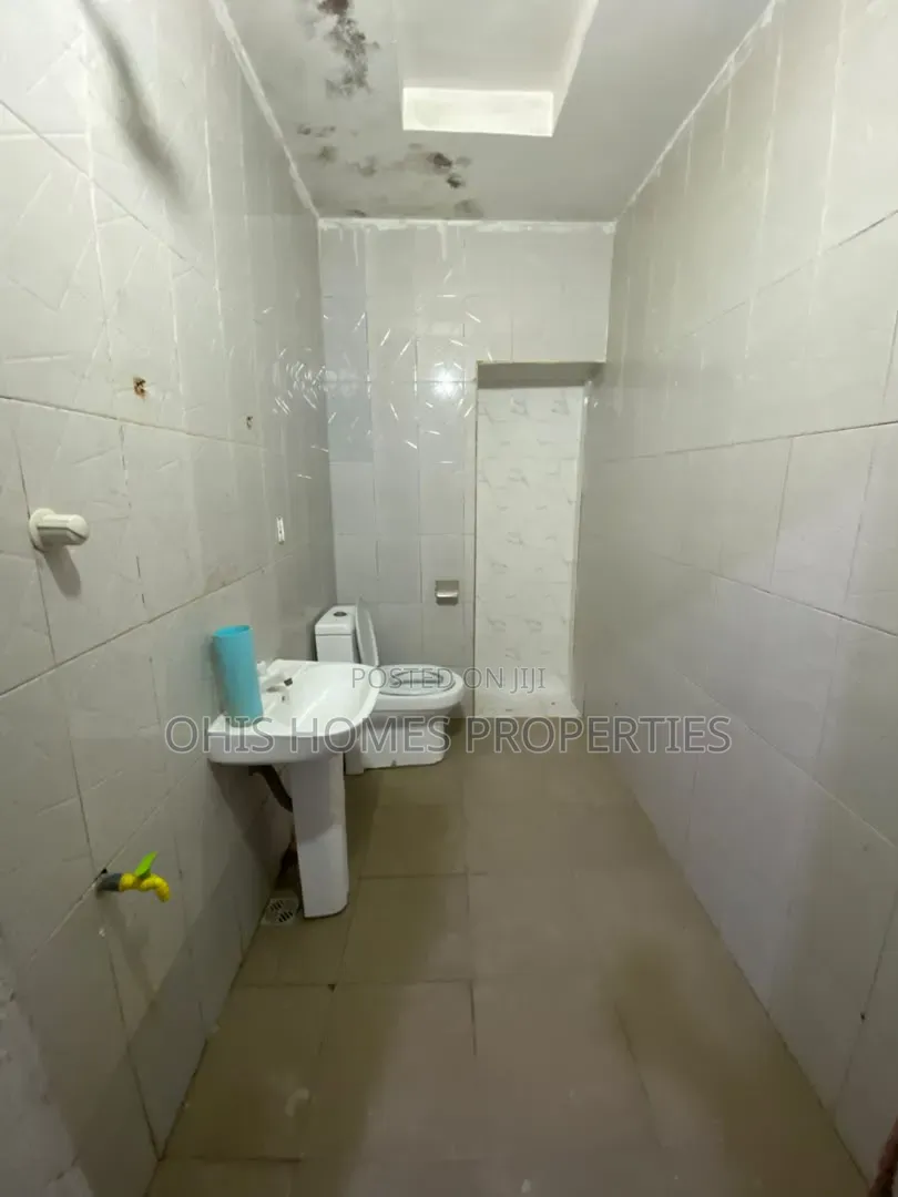 Studio Apartment in Osapa london for rent